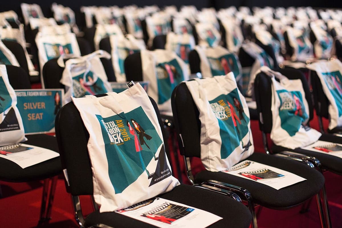 Branded Swag Bags: 5 practical tips on How to put together the Best Swag Bag for your next event
