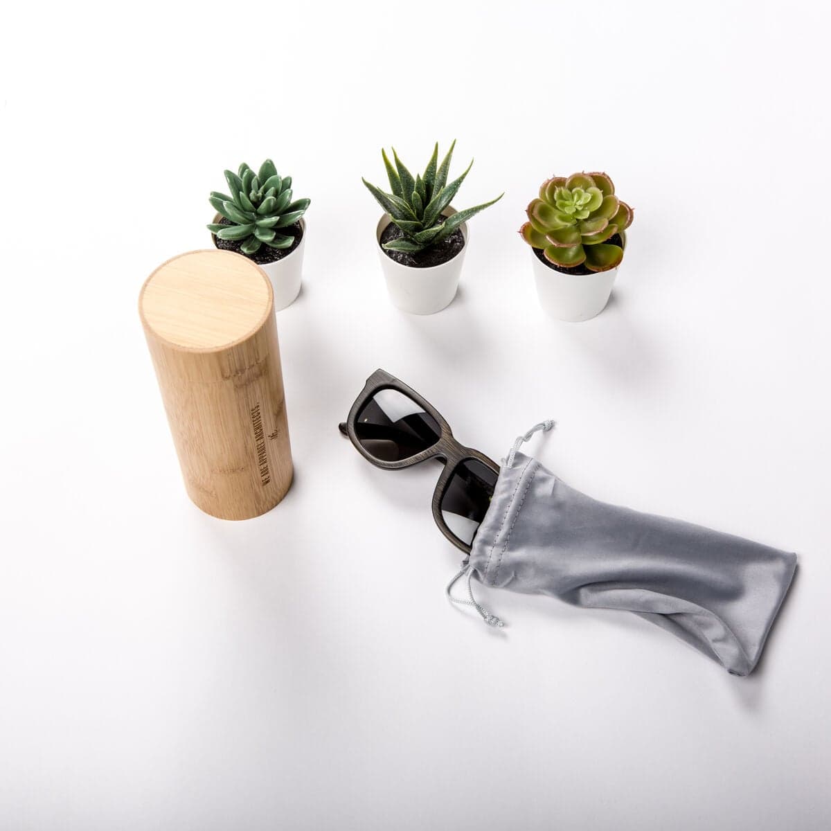 Boutique de goodies internationale : douanes, taxes, devises, entrepôts et retours